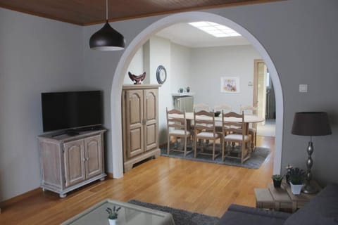 TV and multimedia, Living room, Dining area