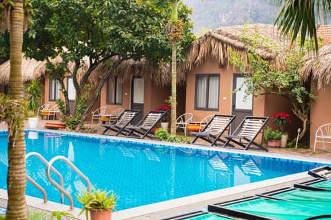 Property building, Spring, Day, Mountain view, Pool view, Swimming pool, sunbed