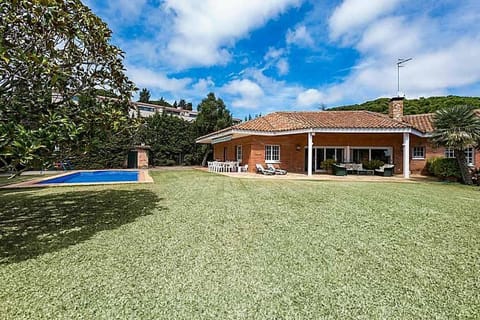 Facade/entrance, Garden, Swimming pool, Swimming pool
