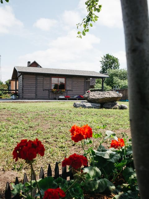 Property building, Day, Natural landscape, Garden, Garden view