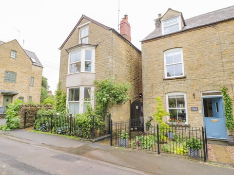 Victoria Cottage House in Chipping Norton