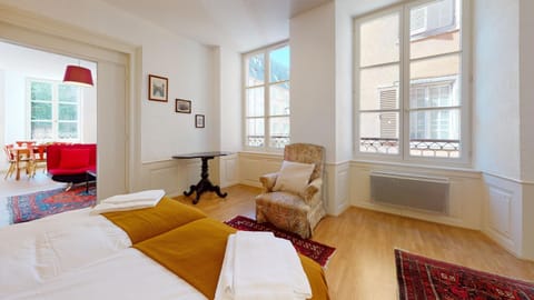 Kitchen or kitchenette, Living room, Photo of the whole room, Seating area, Dining area, Bedroom