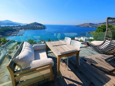 Patio, Day, View (from property/room), Balcony/Terrace, Seating area, Sea view