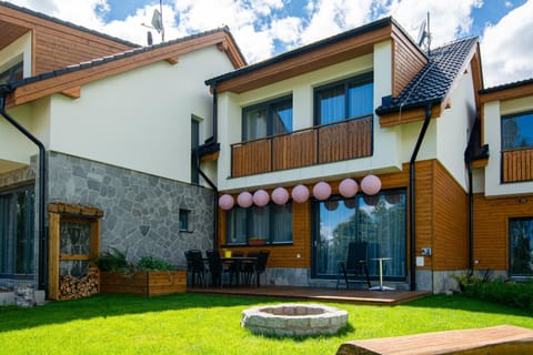 Property building, Garden, Balcony/Terrace, Seating area, Garden view, flat iron, locker