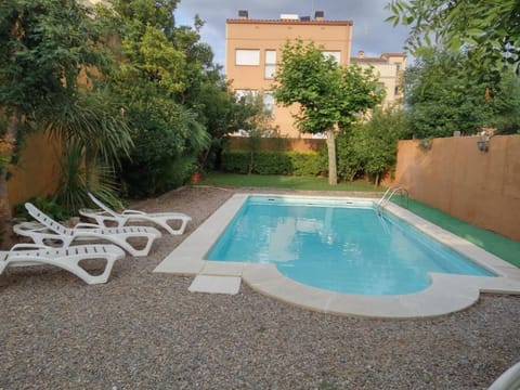 Swimming pool, Swimming pool