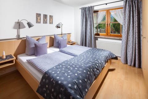 Bed, Photo of the whole room, Bedroom, internet