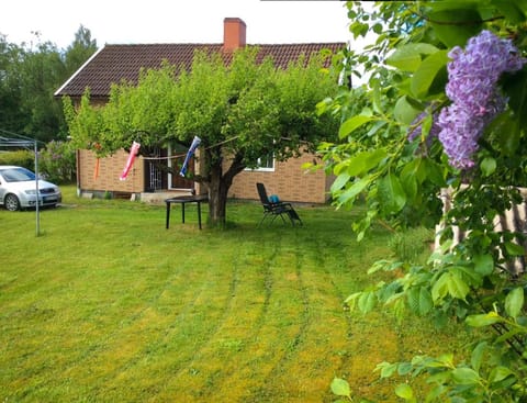 Property building, Facade/entrance, Garden, Garden view