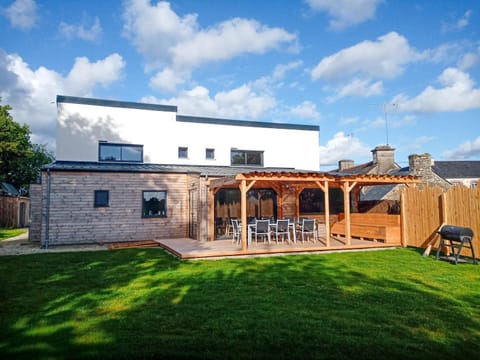 Property building, Patio, Garden