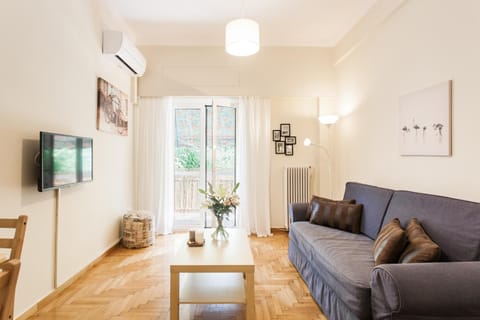 Living room, Decorative detail, Seating area, Dining area, Street view