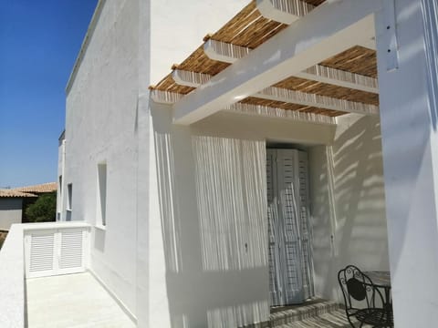 Patio, Facade/entrance, Balcony/Terrace