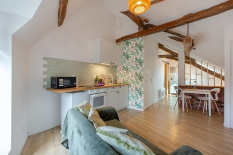 Living room, Dining area, oven, stove