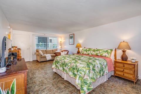 TV and multimedia, Photo of the whole room, Bedroom