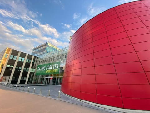 Property building, Nearby landmark, Off site, Day, Neighbourhood