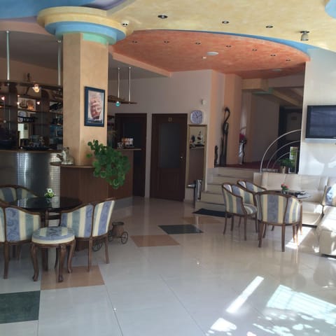 TV and multimedia, Lobby or reception, Lounge or bar, Seating area