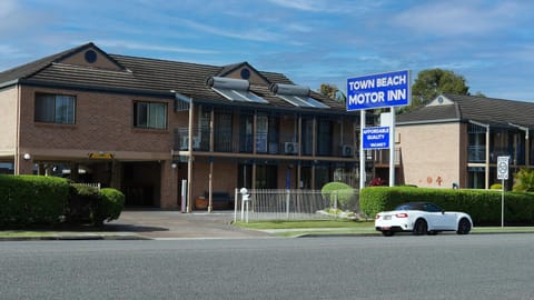 Property building, Neighbourhood, Street view, Location