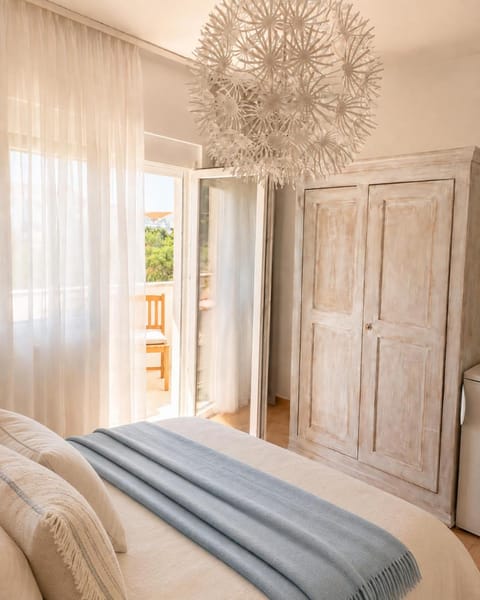 Bedroom, wardrobe