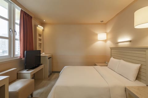 Bed, TV and multimedia, Coffee/tea facilities, Photo of the whole room, Seating area, Bedroom