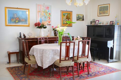 B&B ANTONIETTA Bed and Breakfast in Vico Equense