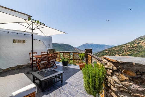 BBQ facilities, Balcony/Terrace, Mountain view