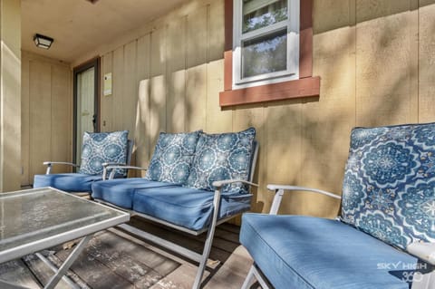 Wooded, Quiet Cottage, Very close to the Back 40 House in Bella Vista