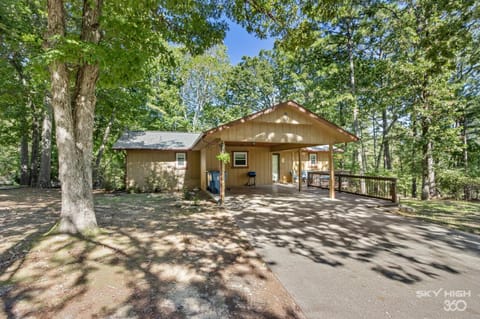 Wooded, Quiet Cottage, Very close to the Back 40 House in Bella Vista