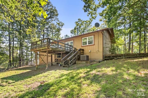 Wooded, Quiet Cottage, Very close to the Back 40 House in Bella Vista