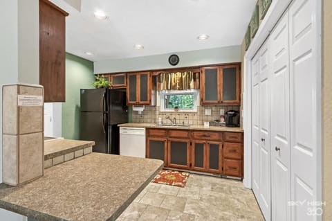 Wooded, Quiet Cottage, Very close to the Back 40 House in Bella Vista