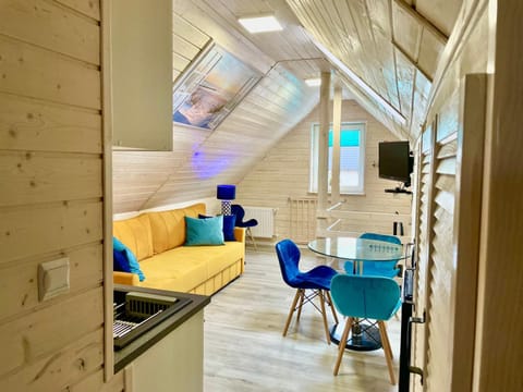 TV and multimedia, Kitchen or kitchenette, Living room, Seating area