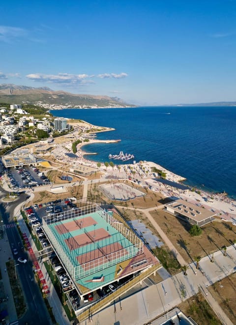 Family apartment with huge terrace and hot tub - Franka Apartment in Split