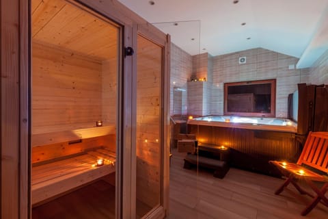 Hot Tub, Hot Tub, Sauna