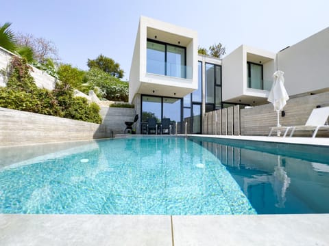 Property building, Day, Pool view, Swimming pool