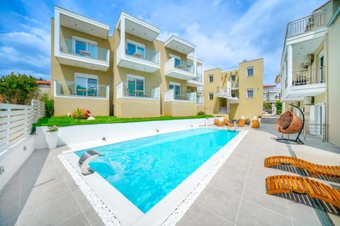 Property building, Day, Swimming pool