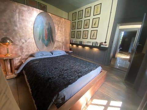 Bed, Decorative detail, Bedroom