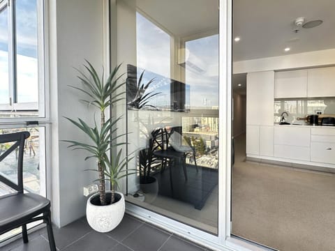 View (from property/room), Balcony/Terrace, Kitchen or kitchenette, Living room, Seating area, Dining area