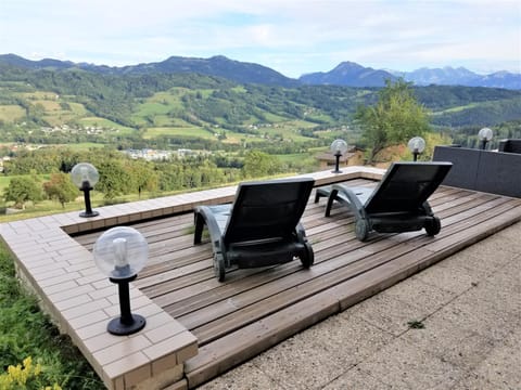 Balcony/Terrace, Mountain view