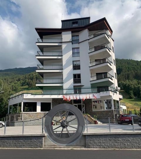 Property building, Facade/entrance