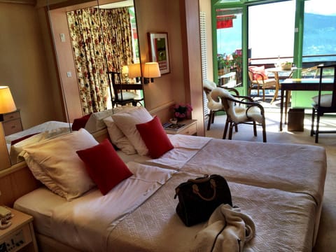Balcony/Terrace, Bedroom, Mountain view