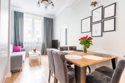 Communal lounge/ TV room, Photo of the whole room, Dining area