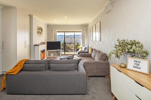 TV and multimedia, View (from property/room), Living room, Seating area, Mountain view
