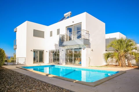 Property building, Garden, Balcony/Terrace, Swimming pool