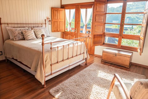 Bed, Natural landscape, Photo of the whole room, Bedroom