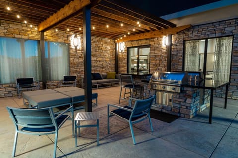 Patio, BBQ facilities