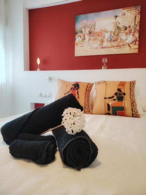 Property building, Bed, Bedroom