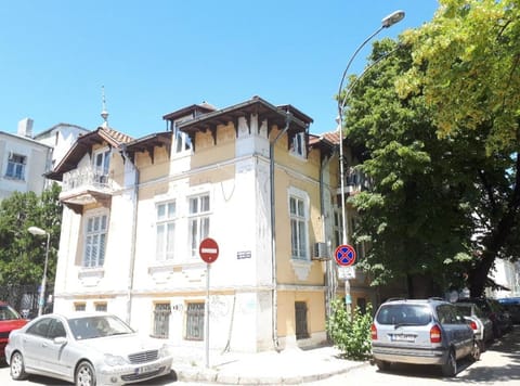 Top Center 4-Bedroom Apartment Apartment in Varna