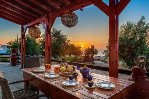 Restaurant/places to eat, Day, Garden, View (from property/room), Balcony/Terrace, Balcony/Terrace, Food and drinks, Banquet/Function facilities, Sea view