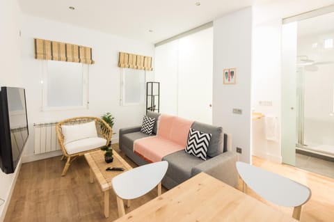 Living room, Lounge or bar, Decorative detail, Seating area, Dining area, Area and facilities