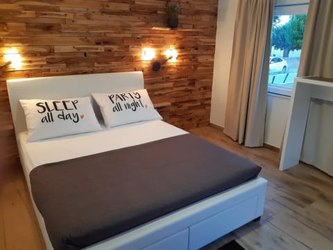 Bed, Photo of the whole room