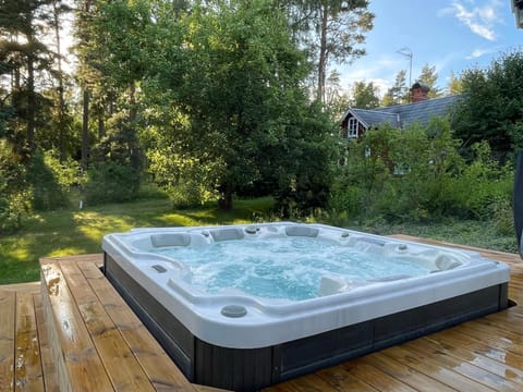 Natural landscape, Hot Tub, Garden view