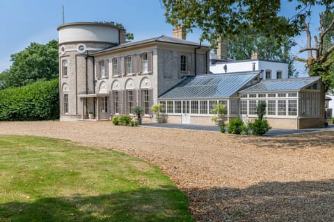 Property building, Spring, Day, Natural landscape, Garden, Landmark view