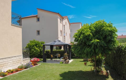 Cozy apartment with garden Apartment in Šibenik-Knin County, Croatia